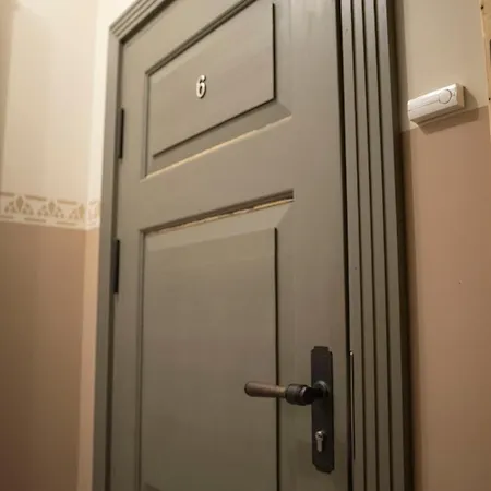 Mansard In Saddler's House